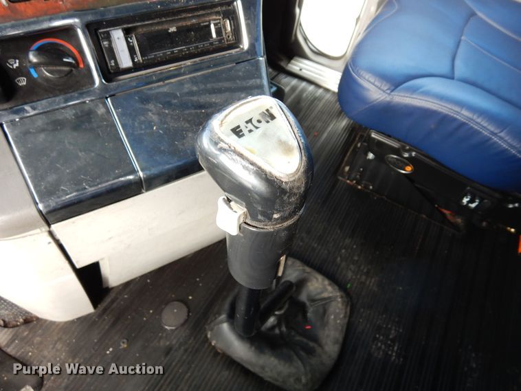 image for item DF8270 1998 Freightliner Century Class  semi truck