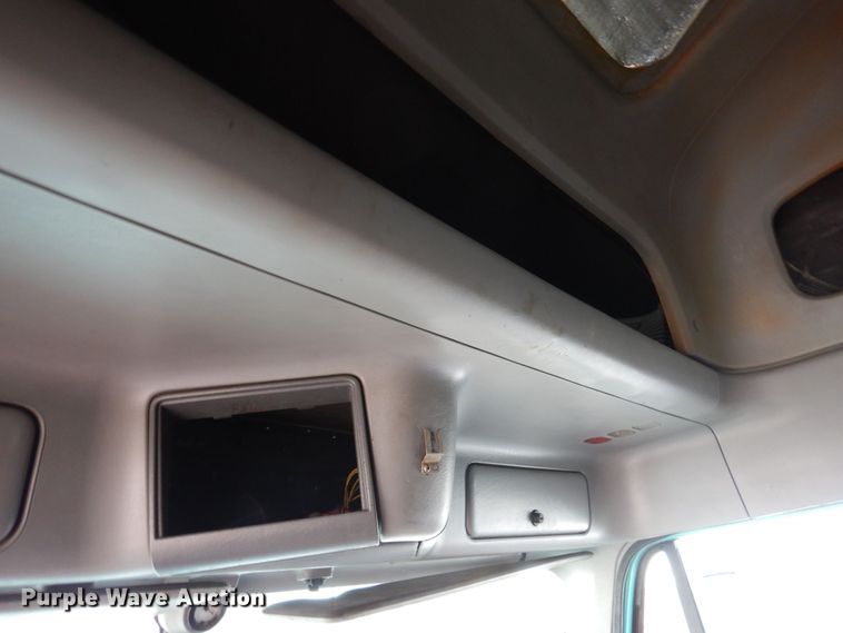 image for item DF8270 1998 Freightliner Century Class  semi truck