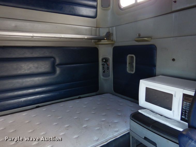 image for item DF8270 1998 Freightliner Century Class  semi truck