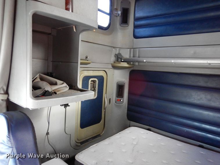 image for item DF8270 1998 Freightliner Century Class  semi truck