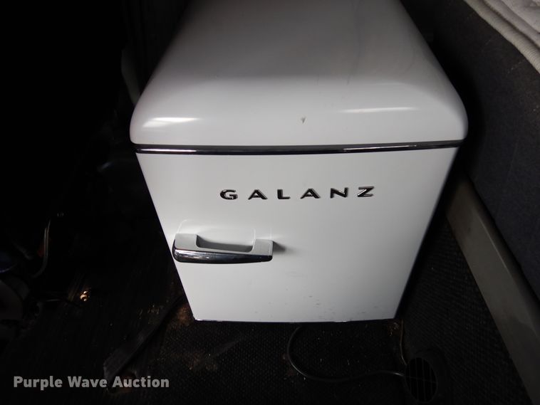 image for item DF8270 1998 Freightliner Century Class  semi truck