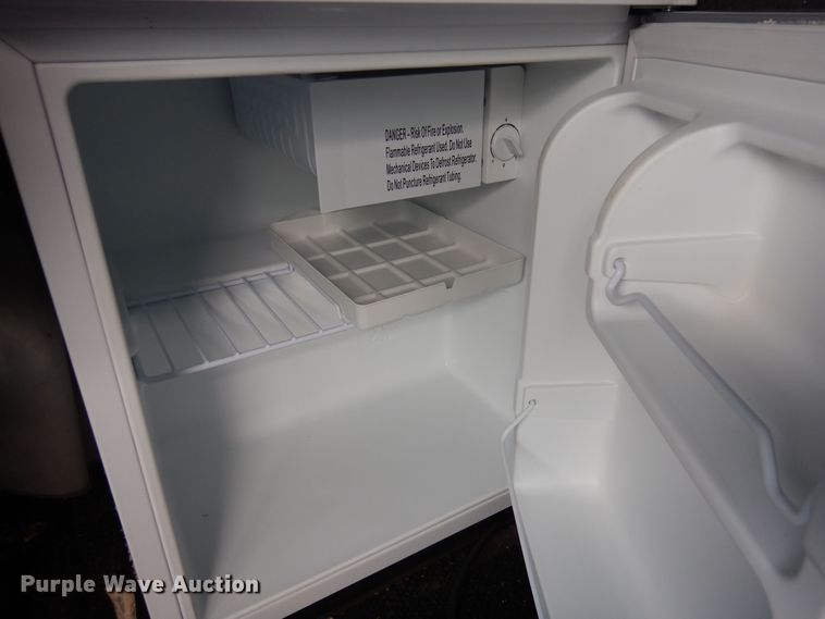 image for item DF8270 1998 Freightliner Century Class  semi truck