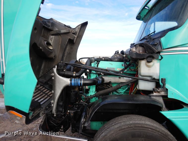 image for item DF8270 1998 Freightliner Century Class  semi truck