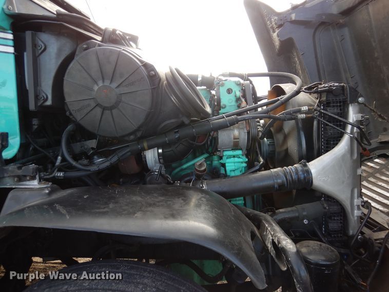 image for item DF8270 1998 Freightliner Century Class  semi truck