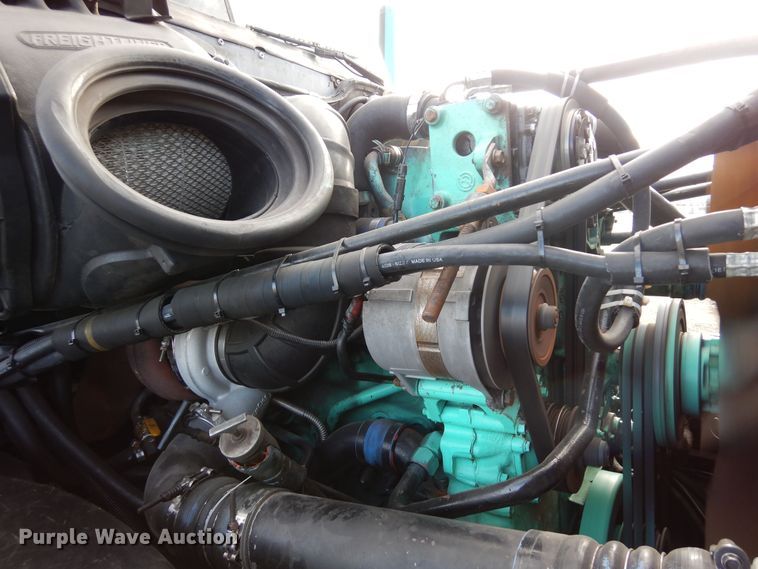 image for item DF8270 1998 Freightliner Century Class  semi truck