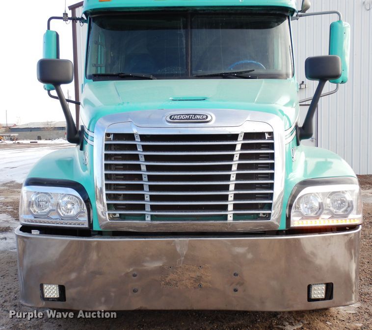 image for item DF8270 1998 Freightliner Century Class  semi truck