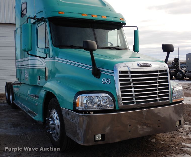 image for item DF8270 1998 Freightliner Century Class  semi truck