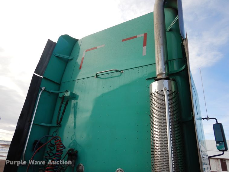 image for item DF8270 1998 Freightliner Century Class  semi truck