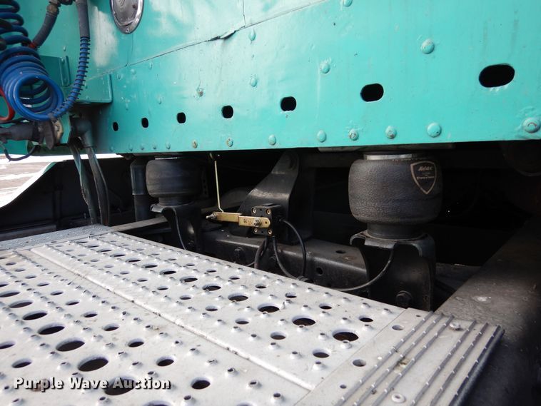 image for item DF8270 1998 Freightliner Century Class  semi truck