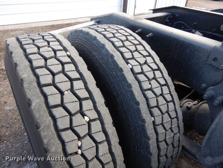 image for item DF8270 1998 Freightliner Century Class  semi truck