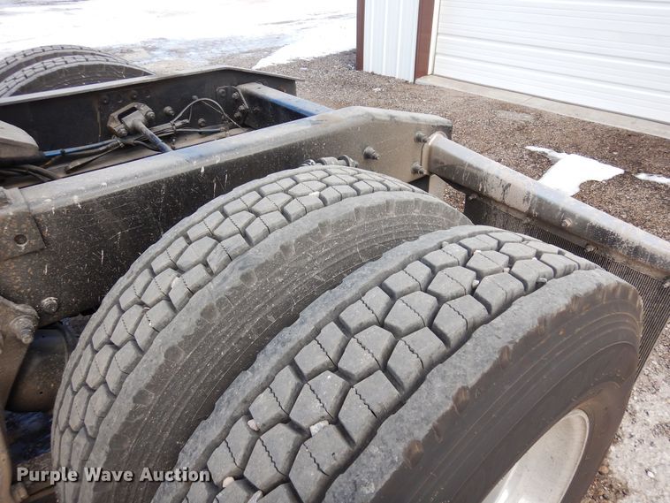 image for item DF8270 1998 Freightliner Century Class  semi truck