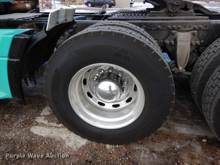 image for item DF8270 1998 Freightliner Century Class  semi truck