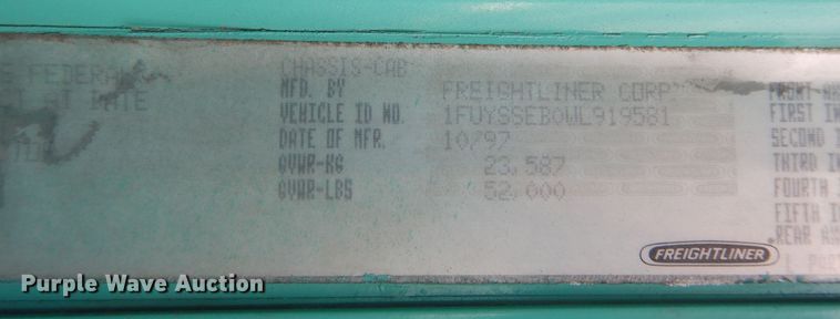 image for item DF8270 1998 Freightliner Century Class  semi truck