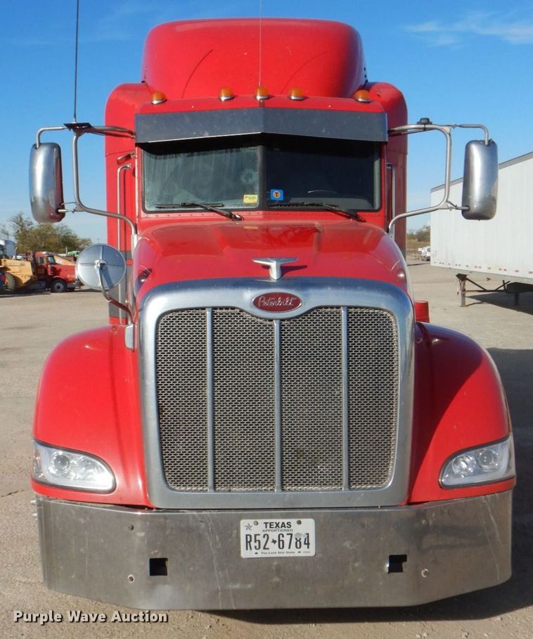 image for item DH7513 2013 Peterbilt 386 semi truck