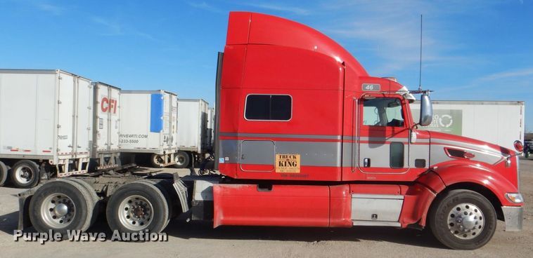 image for item DH7513 2013 Peterbilt 386 semi truck