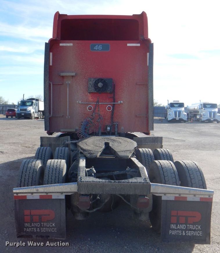 image for item DH7513 2013 Peterbilt 386 semi truck