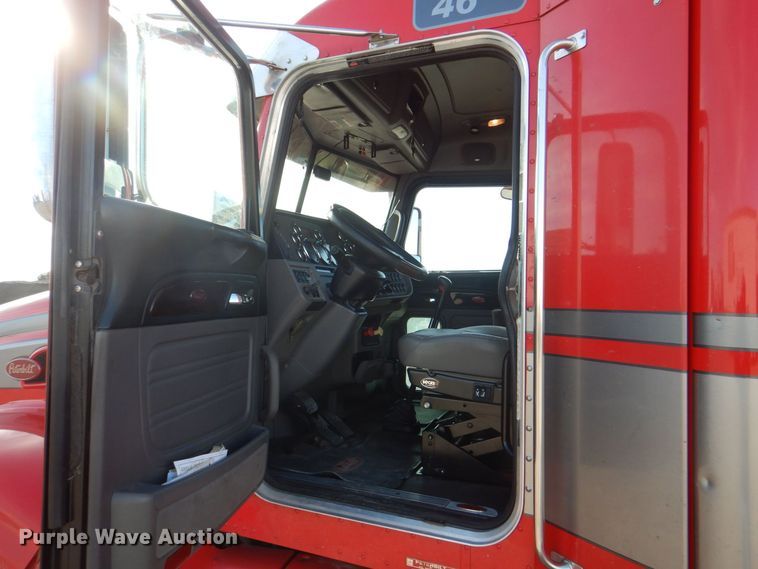 image for item DH7513 2013 Peterbilt 386 semi truck