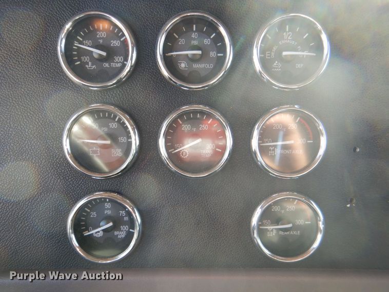 image for item DH7513 2013 Peterbilt 386 semi truck