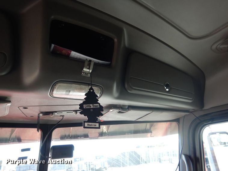 image for item DH7513 2013 Peterbilt 386 semi truck