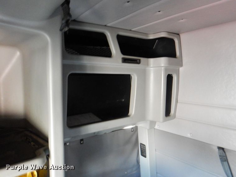 image for item DH7513 2013 Peterbilt 386 semi truck