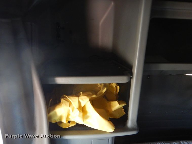 image for item DH7513 2013 Peterbilt 386 semi truck