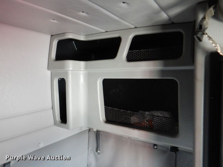 image for item DH7513 2013 Peterbilt 386 semi truck