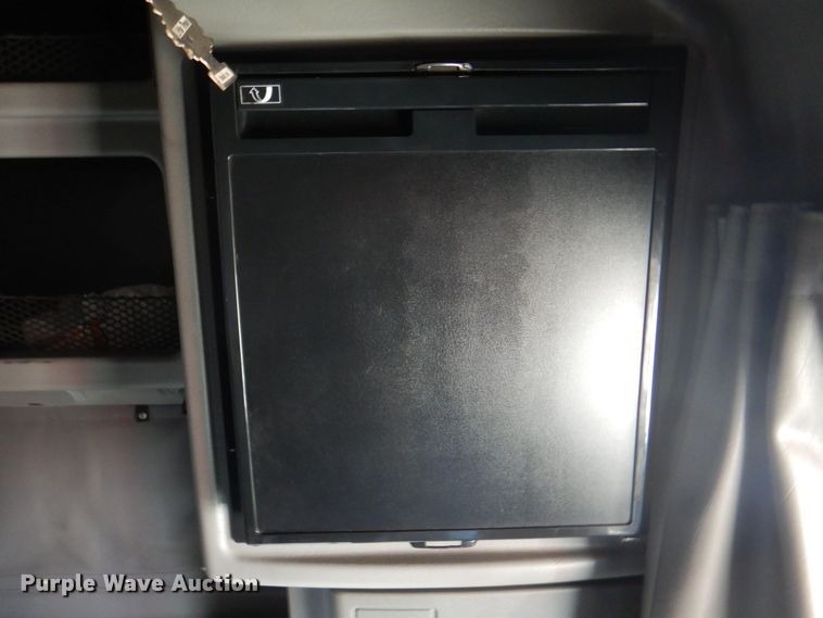 image for item DH7513 2013 Peterbilt 386 semi truck