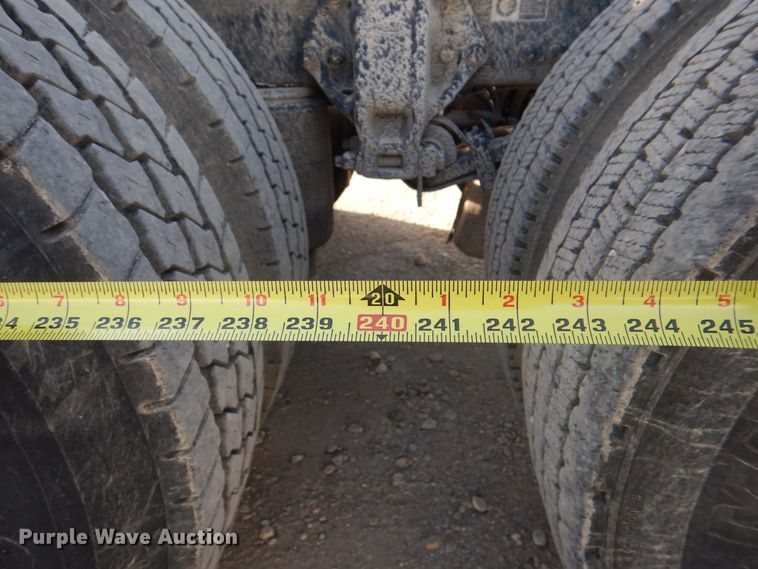 image for item DH7513 2013 Peterbilt 386 semi truck