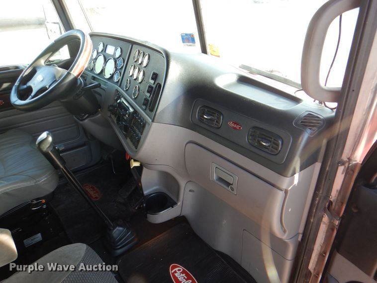 image for item DH7513 2013 Peterbilt 386 semi truck