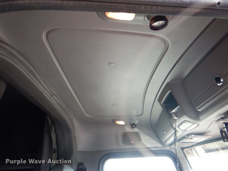 image for item DH7513 2013 Peterbilt 386 semi truck