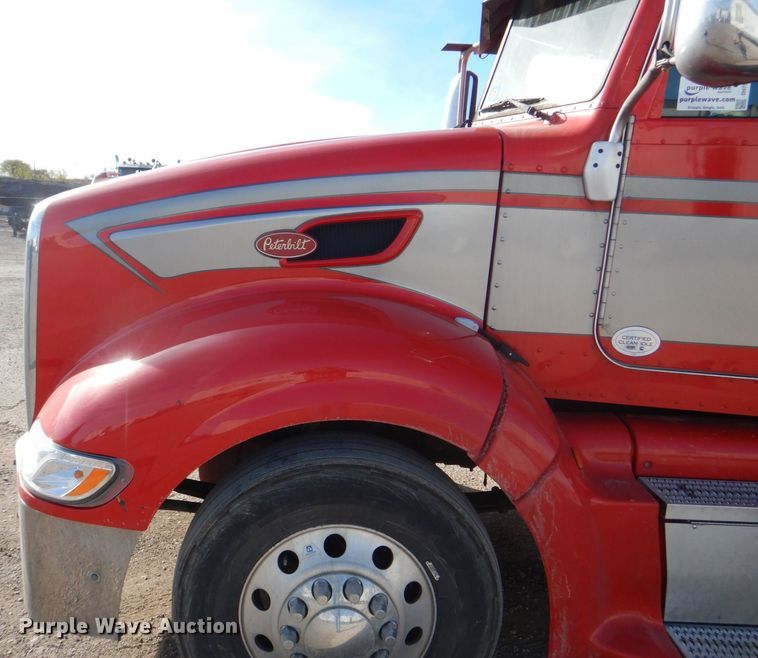 image for item DH7513 2013 Peterbilt 386 semi truck