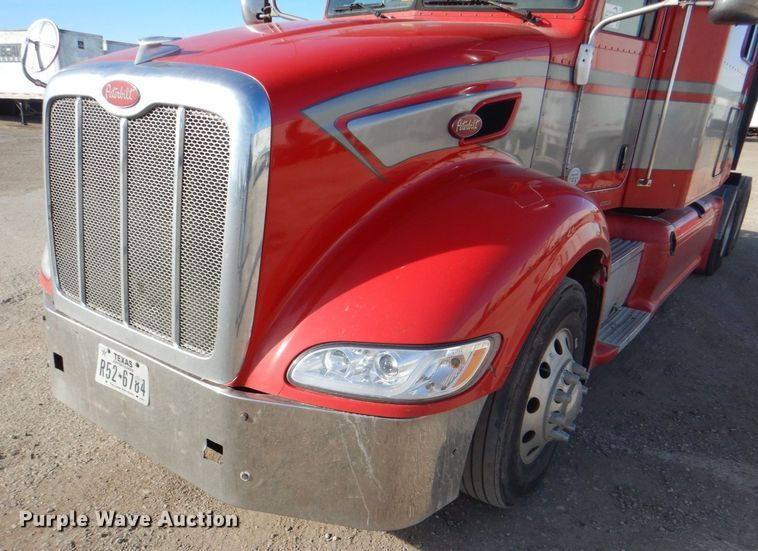 image for item DH7513 2013 Peterbilt 386 semi truck