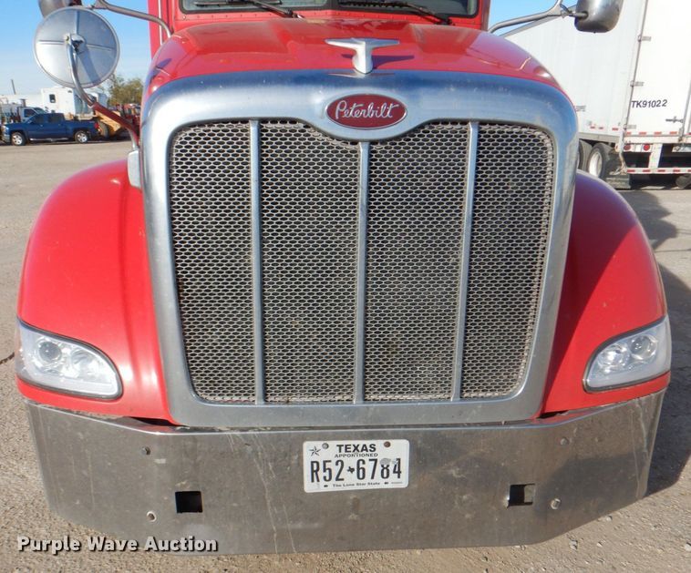 image for item DH7513 2013 Peterbilt 386 semi truck