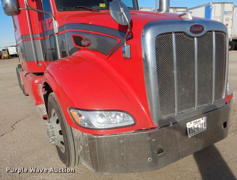 image for item DH7513 2013 Peterbilt 386 semi truck