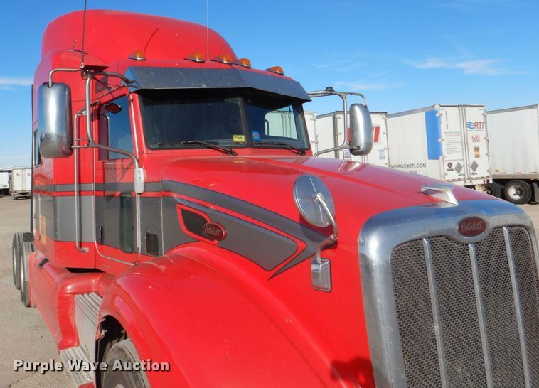image for item DH7513 2013 Peterbilt 386 semi truck
