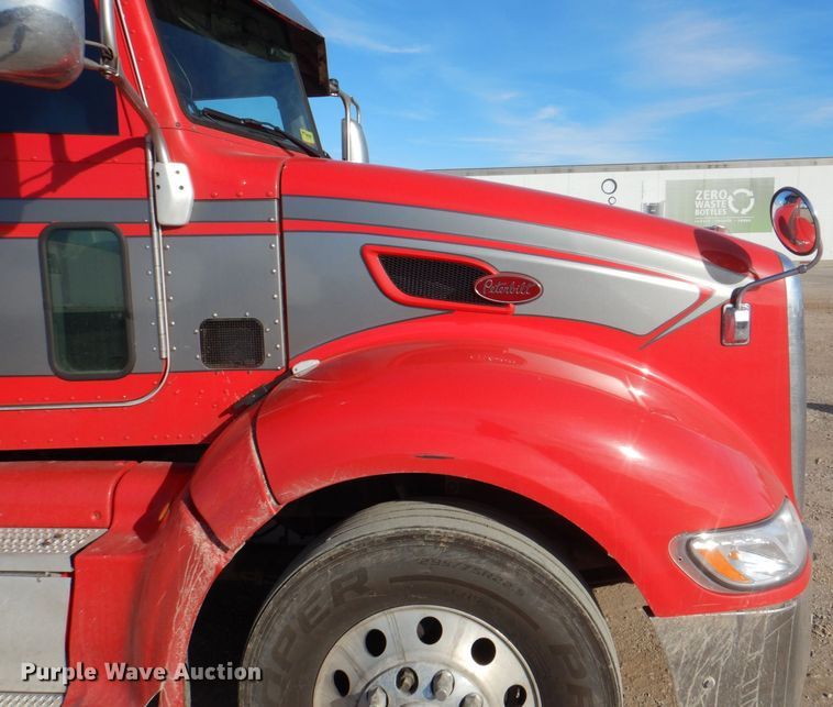 image for item DH7513 2013 Peterbilt 386 semi truck