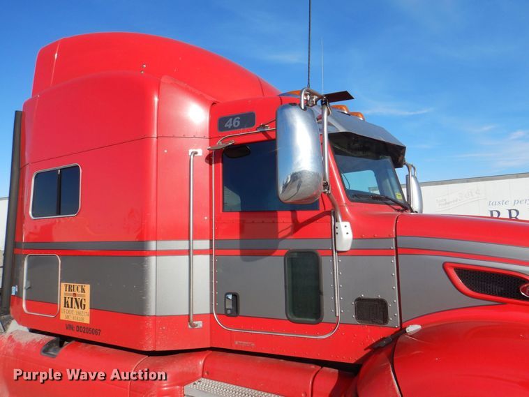 image for item DH7513 2013 Peterbilt 386 semi truck