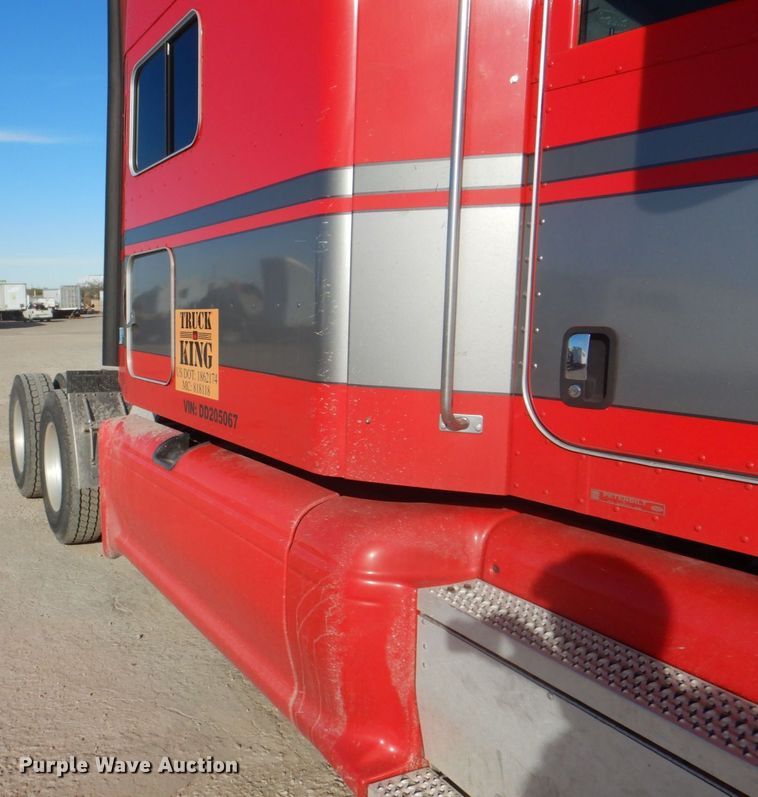 image for item DH7513 2013 Peterbilt 386 semi truck
