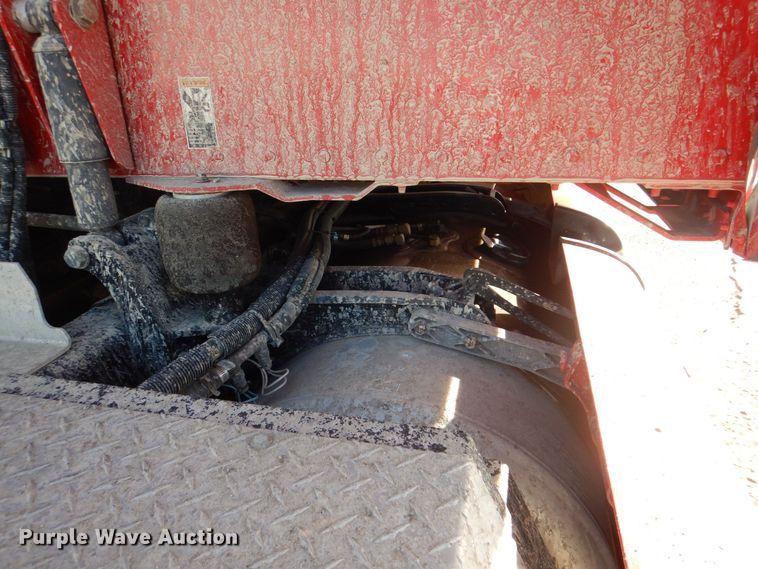 image for item DH7513 2013 Peterbilt 386 semi truck