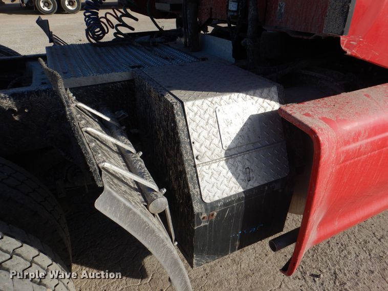 image for item DH7513 2013 Peterbilt 386 semi truck