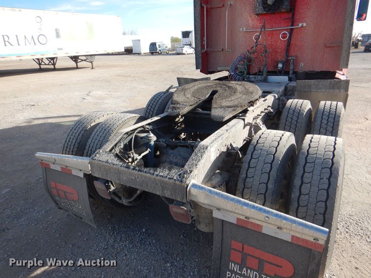 image for item DH7513 2013 Peterbilt 386 semi truck