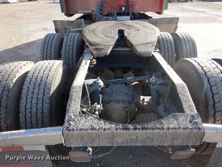 image for item DH7513 2013 Peterbilt 386 semi truck