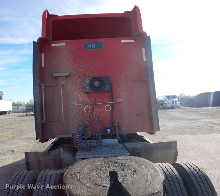 image for item DH7513 2013 Peterbilt 386 semi truck