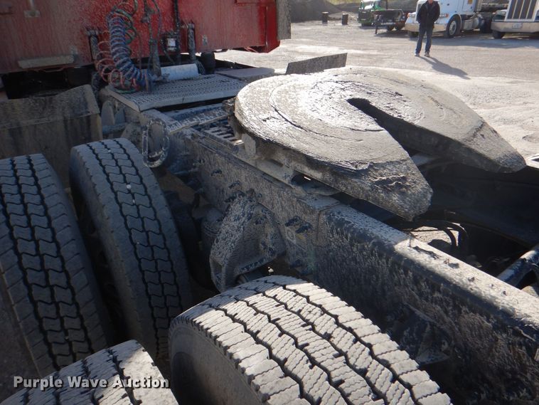 image for item DH7513 2013 Peterbilt 386 semi truck