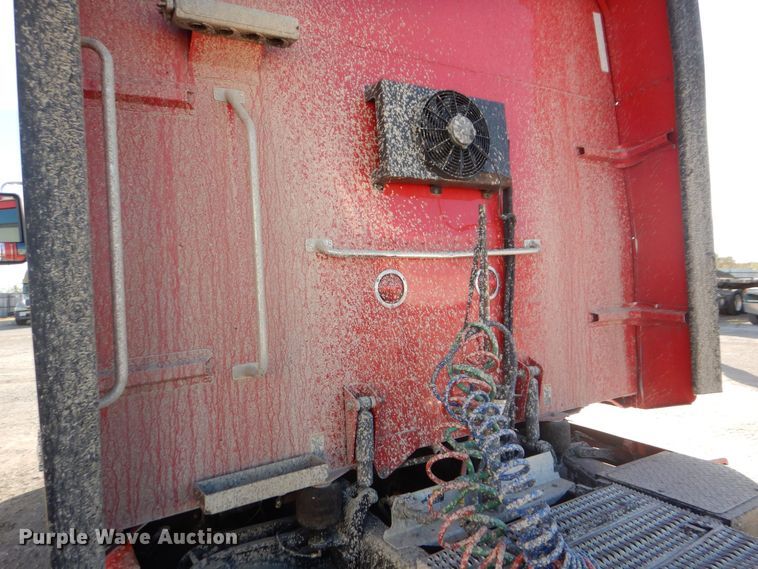 image for item DH7513 2013 Peterbilt 386 semi truck