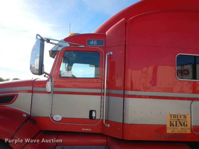 image for item DH7513 2013 Peterbilt 386 semi truck