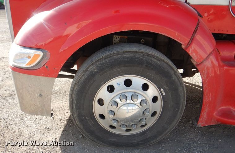 image for item DH7513 2013 Peterbilt 386 semi truck