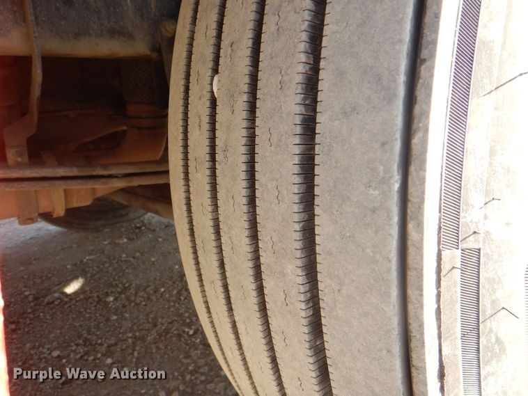 image for item DH7513 2013 Peterbilt 386 semi truck