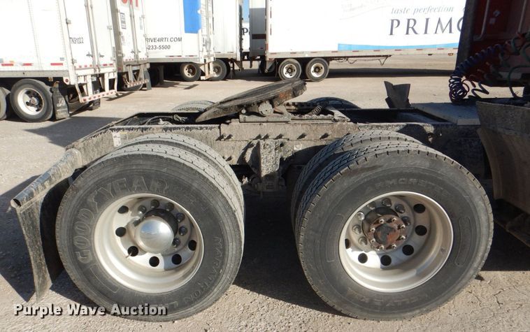 image for item DH7513 2013 Peterbilt 386 semi truck