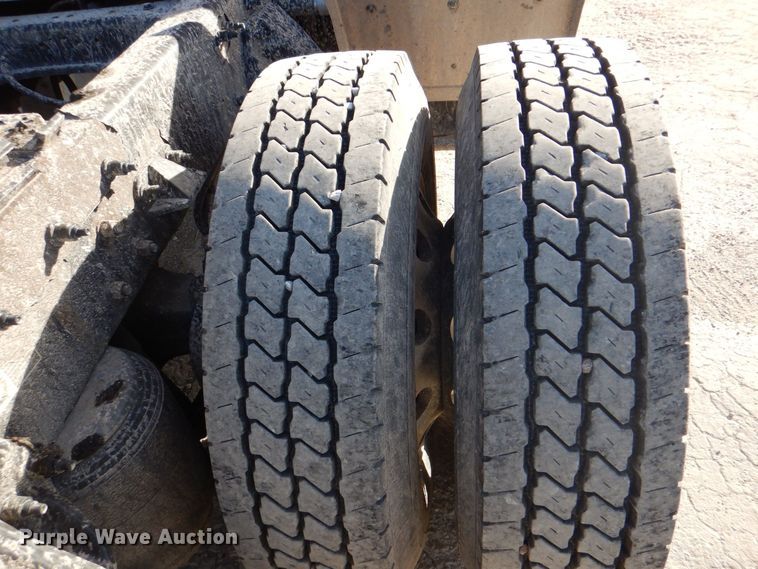 image for item DH7513 2013 Peterbilt 386 semi truck